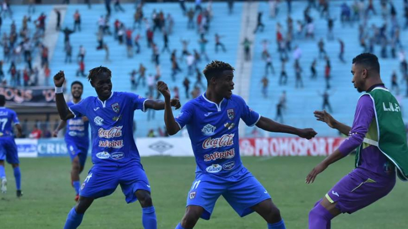 "Club Africain vs. Stade Tunisien : Arbitrage sous haute tension !"