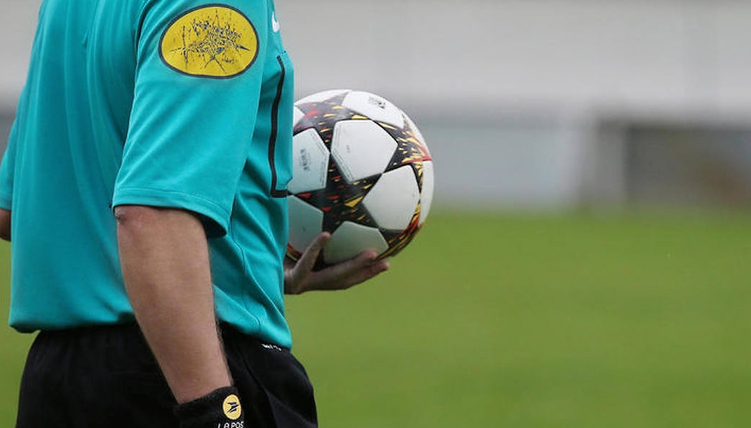 Khaled Gouider officiera EST vs USBG, une rencontre décisive de la Ligue 1 !
