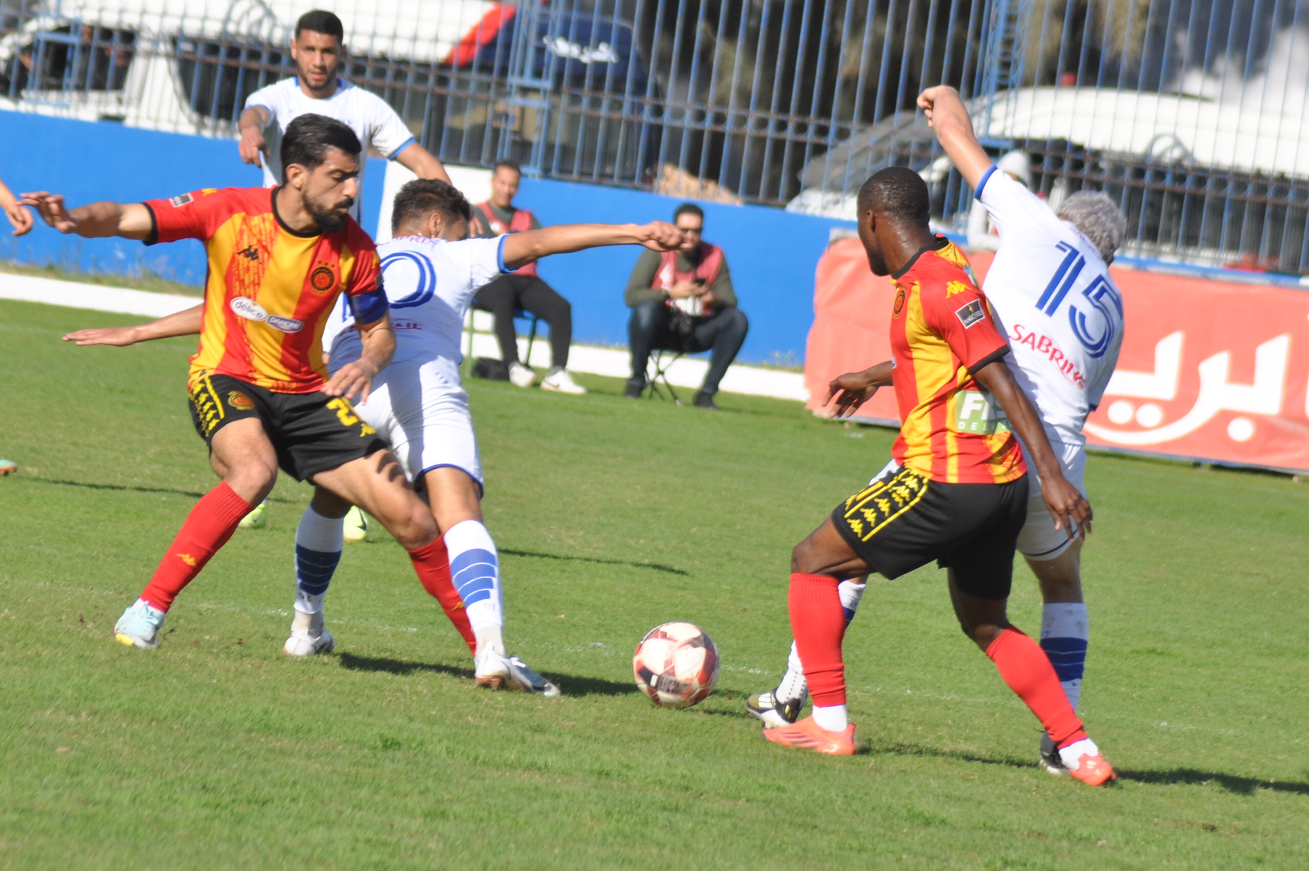 Victoires clés pour l'ES Tunis et l'ES Sahel en Ligue 1 !
